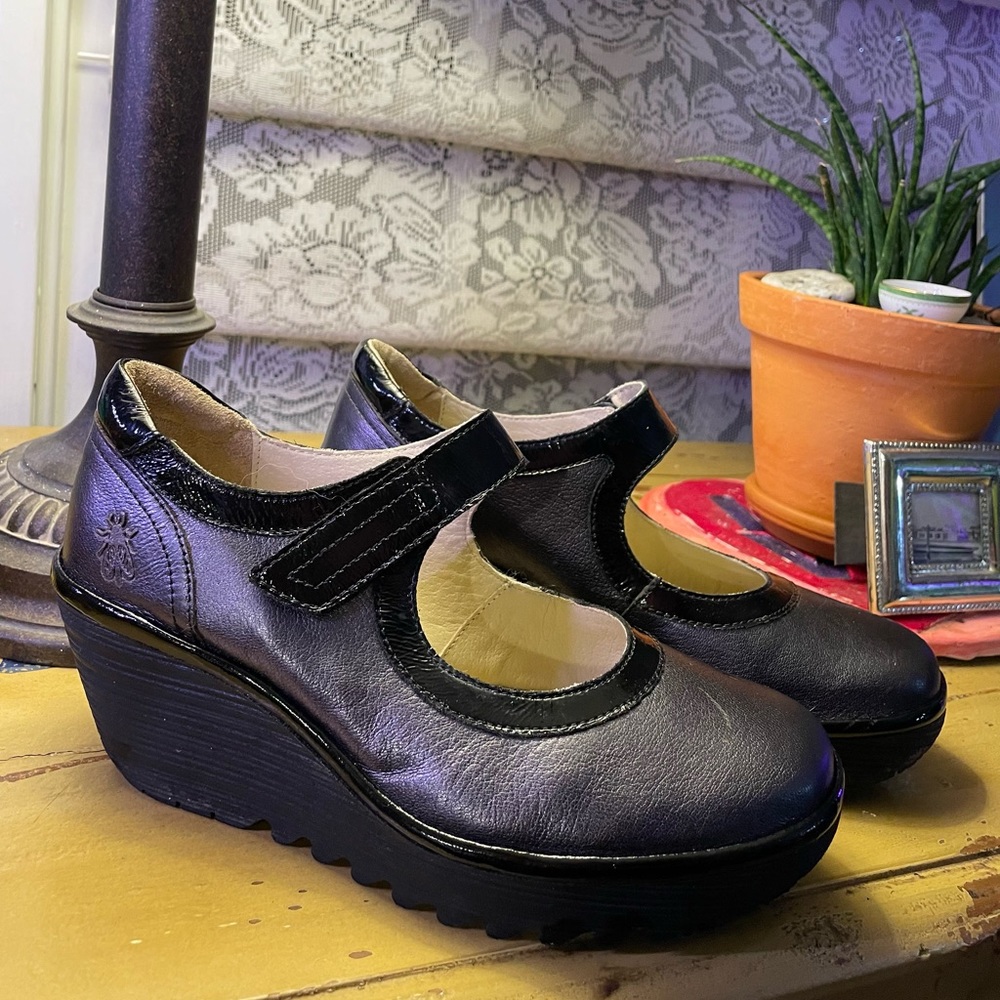 Fly London size 39 (8-8.5 US women). Grayish black metallic leather upper.